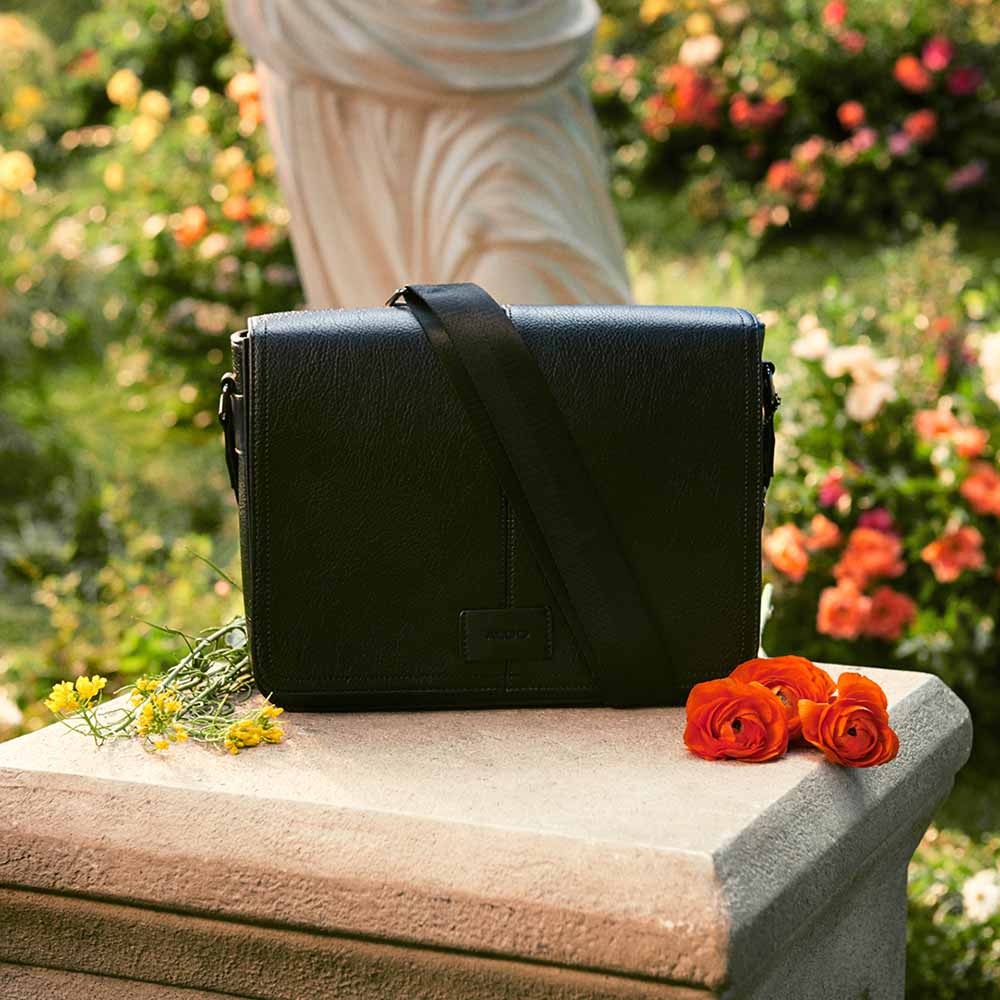 Wigoand Men's Black Messenger image number 0